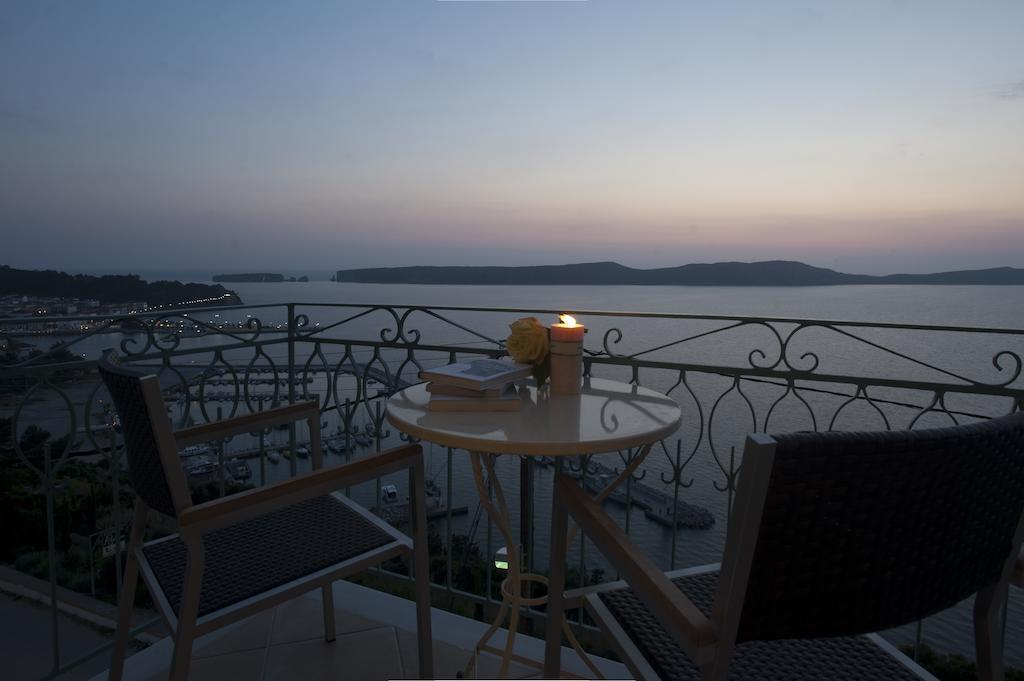 Tina'S House Aparthotel Pylos Bagian luar foto