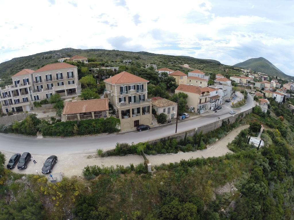 Tina'S House Aparthotel Pylos Bagian luar foto