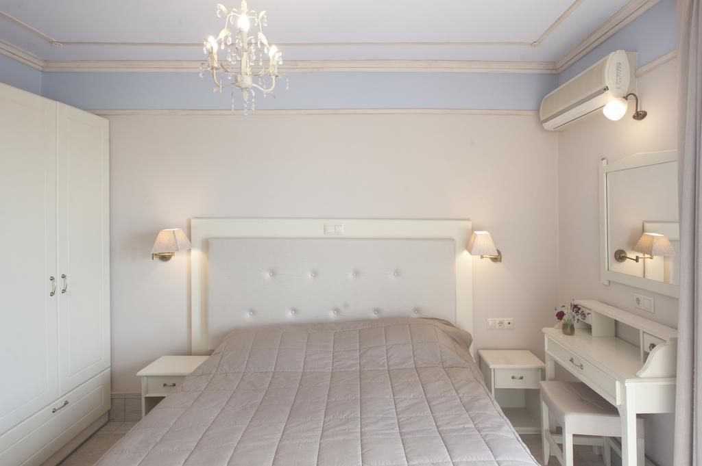 Tina'S House Aparthotel Pylos Bagian luar foto