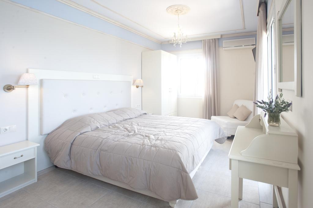 Tina'S House Aparthotel Pylos Bagian luar foto